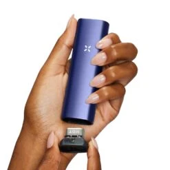 Pax Plus Vaporizer - Periwinkle (purple) -Uitgelichte Plantenzaadwinkel paxplus.periwinkle.hand .insert.front 0372